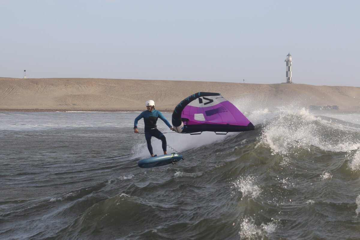 Wingfoiling am Meer